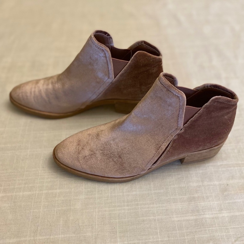 Dolce Vita Women's Size 7.5 Pink Rose Velvet Ankle Booties - Picture 6 of 10